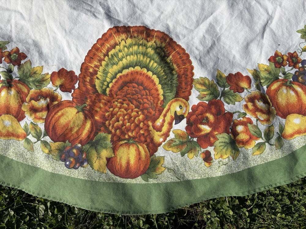 Vintage Thanksgiving Round Tablecloth Turkey Cotton 56” - Stains Crafts Cutter